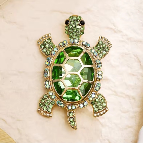 Green Turtle Crystal Brooch - Picture 2 of 9